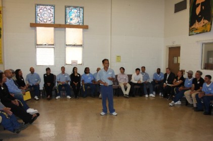 ROOTS leader David Le leads a presentation at the AAPIs Behind Bars convening.